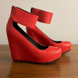Matiko Talia 2 red wedges
